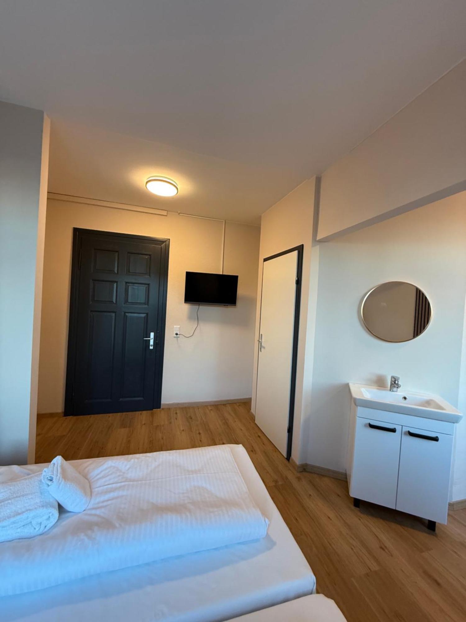 Crown Living Villa Blumenau Studios, Smarttv, Parkplatz Lustenau Exterior foto